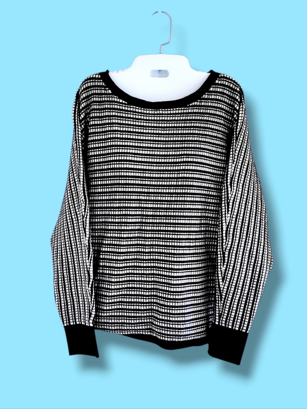 Cyrus | EUC Black/White Textured Knit Long Sleeve Batwing Knit Sweater